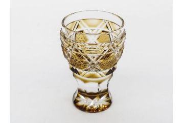 鹿児島県指定伝統工芸品　薩摩切子　色被せガラス　緻密なカッティングが見事な馬上杯(薩摩びーどろ、グラス、硝子、酒器、盃、ウコン布付き、共箱付き)(R-079803)