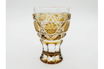 鹿児島県指定伝統工芸品　薩摩切子　色被せガラス　緻密なカッティングが見事な馬上杯(薩摩びーどろ、グラス、硝子、酒器、盃、ウコン布付き、共箱付き)(R-079803)