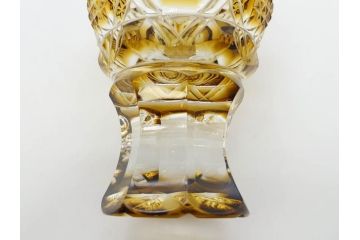 鹿児島県指定伝統工芸品　薩摩切子　色被せガラス　緻密なカッティングが見事な馬上杯(薩摩びーどろ、グラス、硝子、酒器、盃、ウコン布付き、共箱付き)(R-079803)