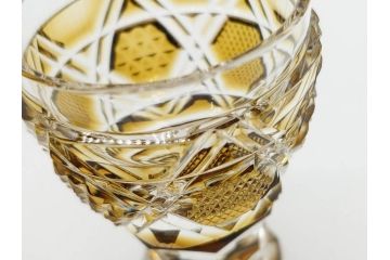 鹿児島県指定伝統工芸品　薩摩切子　色被せガラス　緻密なカッティングが見事な馬上杯(薩摩びーどろ、グラス、硝子、酒器、盃、ウコン布付き、共箱付き)(R-079803)