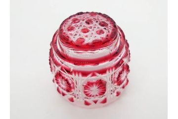尚古集成館監修　復元　島津薩摩切子　色被せガラス　鮮やかな色彩が美しい猪口3客セット(ガラス、硝子、御猪口、おちょこ、蕎麦猪口、ぐい呑み、盃、杯、酒器、共箱付き、ウコン布付き)(R-079804)