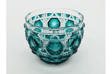 尚古集成館監修　復元　島津薩摩切子　色被せガラス　鮮やかな色彩が美しい猪口3客セット(ガラス、硝子、御猪口、おちょこ、蕎麦猪口、ぐい呑み、盃、杯、酒器、共箱付き、ウコン布付き)(R-079804)
