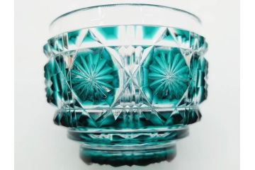 尚古集成館監修　復元　島津薩摩切子　色被せガラス　鮮やかな色彩が美しい猪口3客セット(ガラス、硝子、御猪口、おちょこ、蕎麦猪口、ぐい呑み、盃、杯、酒器、共箱付き、ウコン布付き)(R-079804)
