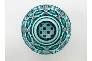 尚古集成館監修　復元　島津薩摩切子　色被せガラス　鮮やかな色彩が美しい猪口3客セット(ガラス、硝子、御猪口、おちょこ、蕎麦猪口、ぐい呑み、盃、杯、酒器、共箱付き、ウコン布付き)(R-079804)