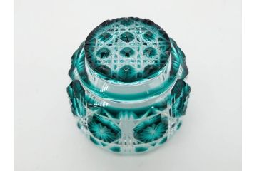 尚古集成館監修　復元　島津薩摩切子　色被せガラス　鮮やかな色彩が美しい猪口3客セット(ガラス、硝子、御猪口、おちょこ、蕎麦猪口、ぐい呑み、盃、杯、酒器、共箱付き、ウコン布付き)(R-079804)