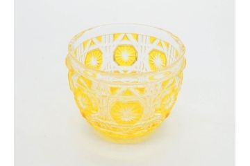 尚古集成館監修　復元　島津薩摩切子　色被せガラス　鮮やかな色彩が美しい猪口3客セット(ガラス、硝子、御猪口、おちょこ、蕎麦猪口、ぐい呑み、盃、杯、酒器、共箱付き、ウコン布付き)(R-079804)