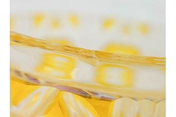尚古集成館監修　復元　島津薩摩切子　色被せガラス　鮮やかな色彩が美しい猪口3客セット(ガラス、硝子、御猪口、おちょこ、蕎麦猪口、ぐい呑み、盃、杯、酒器、共箱付き、ウコン布付き)(R-079804)