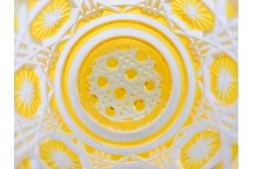 尚古集成館監修　復元　島津薩摩切子　色被せガラス　鮮やかな色彩が美しい猪口3客セット(ガラス、硝子、御猪口、おちょこ、蕎麦猪口、ぐい呑み、盃、杯、酒器、共箱付き、ウコン布付き)(R-079804)