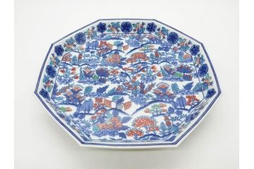 人間国宝　十三代 今泉今右衛門　本人作　彫銘　有田焼　色鍋島更紗文　約30cm　1尺　緻密な絵付けが見事な額皿(八角皿、飾り皿、変形皿、花、植物、和皿、大皿、和食器、尺皿、皿立て付き、ウコン布付き、裏印、共箱付き、一尺)(R-079806)