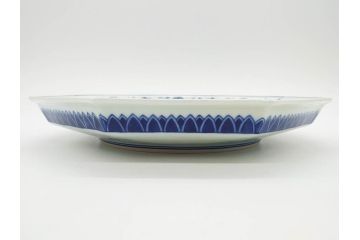 人間国宝　十三代 今泉今右衛門　本人作　彫銘　有田焼　色鍋島更紗文　約30cm　1尺　緻密な絵付けが見事な額皿(八角皿、飾り皿、変形皿、花、植物、和皿、大皿、和食器、尺皿、皿立て付き、ウコン布付き、裏印、共箱付き、一尺)(R-079806)