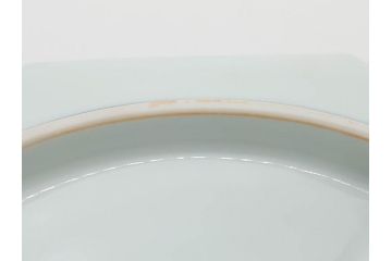 人間国宝　十三代 今泉今右衛門　本人作　彫銘　有田焼　色鍋島更紗文　約30cm　1尺　緻密な絵付けが見事な額皿(八角皿、飾り皿、変形皿、花、植物、和皿、大皿、和食器、尺皿、皿立て付き、ウコン布付き、裏印、共箱付き、一尺)(R-079806)