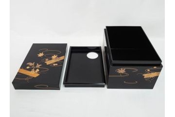 慶塚作　輪島塗　花筏蒔絵　雅な佇まいの茶筥(紅葉、もみじ、桜、さくら、金彩、茶箱、棗、香合、茶筅筒、木製、漆器、漆芸、煎茶道具、茶器、茶道具、野点、共箱付き)(R-079807)