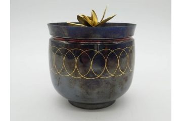 彫金家 信田洋　K20(20金)　赤銅　金象嵌　高い品格を感じる香炉(香爐、仏具、茶道具、裏印、共箱付き)(R-079808)
