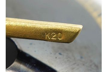 彫金家 信田洋　K20(20金)　赤銅　金象嵌　高い品格を感じる香炉(香爐、仏具、茶道具、裏印、共箱付き)(R-079808)