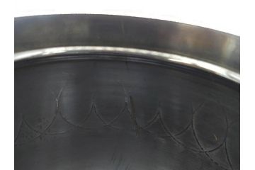 彫金家 信田洋　K20(20金)　赤銅　金象嵌　高い品格を感じる香炉(香爐、仏具、茶道具、裏印、共箱付き)(R-079808)