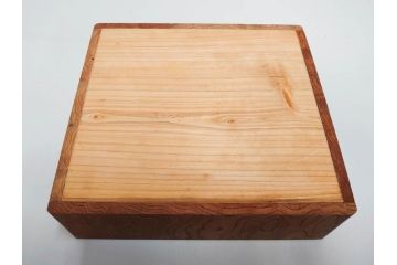 大正〜昭和初期　欅(ケヤキ)材　木の温もりを感じる四段重(四段重箱、お重、外箱付き)(R-079809)