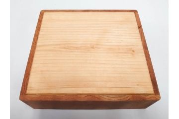 大正〜昭和初期　欅(ケヤキ)材　木の温もりを感じる四段重(四段重箱、お重、外箱付き)(R-079809)