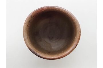 人間国宝　伊勢崎淳　備前焼　酒呑　変化にとんだ土の味わいが魅力のぐい呑み3客セット(蕎麦猪口、お猪口、御猪口、湯呑み、湯のみ、杯、盃、和食器、陶器、裏印、共箱付き)(R-079812)