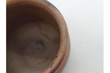 人間国宝　伊勢崎淳　備前焼　酒呑　変化にとんだ土の味わいが魅力のぐい呑み3客セット(蕎麦猪口、お猪口、御猪口、湯呑み、湯のみ、杯、盃、和食器、陶器、裏印、共箱付き)(R-079812)