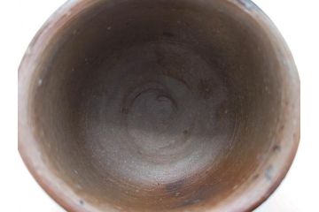 人間国宝　伊勢崎淳　備前焼　酒呑　変化にとんだ土の味わいが魅力のぐい呑み3客セット(蕎麦猪口、お猪口、御猪口、湯呑み、湯のみ、杯、盃、和食器、陶器、裏印、共箱付き)(R-079812)
