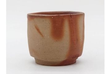 人間国宝　伊勢崎淳　備前焼　酒呑　変化にとんだ土の味わいが魅力のぐい呑み3客セット(蕎麦猪口、お猪口、御猪口、湯呑み、湯のみ、杯、盃、和食器、陶器、裏印、共箱付き)(R-079812)