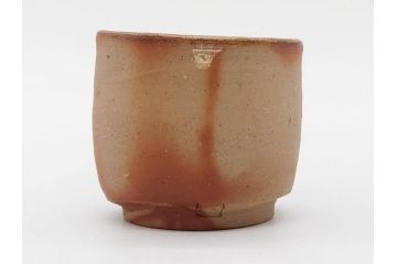 人間国宝　伊勢崎淳　備前焼　酒呑　変化にとんだ土の味わいが魅力のぐい呑み3客セット(蕎麦猪口、お猪口、御猪口、湯呑み、湯のみ、杯、盃、和食器、陶器、裏印、共箱付き)(R-079812)
