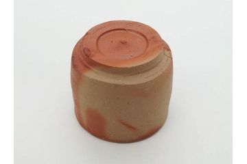 人間国宝　伊勢崎淳　備前焼　酒呑　変化にとんだ土の味わいが魅力のぐい呑み3客セット(蕎麦猪口、お猪口、御猪口、湯呑み、湯のみ、杯、盃、和食器、陶器、裏印、共箱付き)(R-079812)