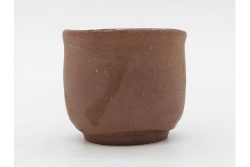 人間国宝　伊勢崎淳　備前焼　酒呑　変化にとんだ土の味わいが魅力のぐい呑み3客セット(蕎麦猪口、お猪口、御猪口、湯呑み、湯のみ、杯、盃、和食器、陶器、裏印、共箱付き)(R-079812)