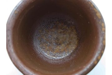 人間国宝　伊勢崎淳　備前焼　酒呑　変化にとんだ土の味わいが魅力のぐい呑み3客セット(蕎麦猪口、お猪口、御猪口、湯呑み、湯のみ、杯、盃、和食器、陶器、裏印、共箱付き)(R-079812)