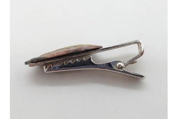 信田洋　Silver(シルバー)　龍馬 タイピン/鼓形 蓋置/陶彫 蛙 高さ 約5cm　匠の優れた技芸を堪能できる置物・蓋置・タイピンセット(銀、かえる、カエル、ネクタイ留め、アクセサリー、茶道具、煎茶道具、茶器、オブジェ、ディスプレイ、共箱付き)(R-079813)