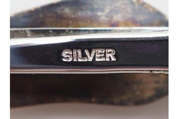 信田洋　Silver(シルバー)　龍馬 タイピン/鼓形 蓋置/陶彫 蛙 高さ 約5cm　匠の優れた技芸を堪能できる置物・蓋置・タイピンセット(銀、かえる、カエル、ネクタイ留め、アクセサリー、茶道具、煎茶道具、茶器、オブジェ、ディスプレイ、共箱付き)(R-079813)