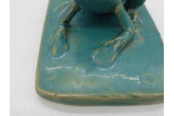 信田洋　Silver(シルバー)　龍馬 タイピン/鼓形 蓋置/陶彫 蛙 高さ 約5cm　匠の優れた技芸を堪能できる置物・蓋置・タイピンセット(銀、かえる、カエル、ネクタイ留め、アクセサリー、茶道具、煎茶道具、茶器、オブジェ、ディスプレイ、共箱付き)(R-079813)