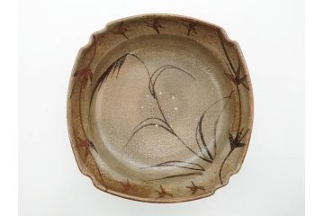 中里重利　絵唐津　約22cm　7.3寸　優美なフォルムが目を引く鉢(唐津焼、鳥、植物、深皿、和皿、中皿、変形皿、和食器、裏印、共箱付き、七寸三分)(R-079817)