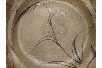 中里重利　絵唐津　約22cm　7.3寸　優美なフォルムが目を引く鉢(唐津焼、鳥、植物、深皿、和皿、中皿、変形皿、和食器、裏印、共箱付き、七寸三分)(R-079817)