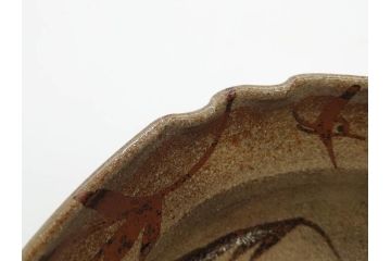 中里重利　絵唐津　約22cm　7.3寸　優美なフォルムが目を引く鉢(唐津焼、鳥、植物、深皿、和皿、中皿、変形皿、和食器、裏印、共箱付き、七寸三分)(R-079817)