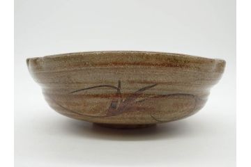 中里重利　絵唐津　約22cm　7.3寸　優美なフォルムが目を引く鉢(唐津焼、鳥、植物、深皿、和皿、中皿、変形皿、和食器、裏印、共箱付き、七寸三分)(R-079817)