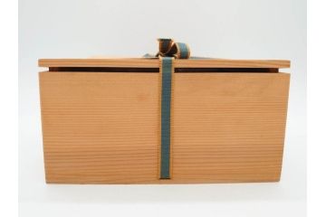中里重利　絵唐津　約22cm　7.3寸　優美なフォルムが目を引く鉢(唐津焼、鳥、植物、深皿、和皿、中皿、変形皿、和食器、裏印、共箱付き、七寸三分)(R-079817)