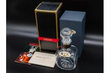 軽井沢　KARUIZAWA　貯蔵17年　モルトウイスキー(MALT WHISKY)　空瓶　高級感漂うデキャンタ(空ボトル、空き瓶、デカンタ、ガラス、硝子、酒器、飾りボトル、ディスプレイ、外箱付き)(R-079818)
