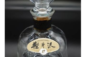 軽井沢　KARUIZAWA　貯蔵17年　モルトウイスキー(MALT WHISKY)　空瓶　高級感漂うデキャンタ(空ボトル、空き瓶、デカンタ、ガラス、硝子、酒器、飾りボトル、ディスプレイ、外箱付き)(R-079818)