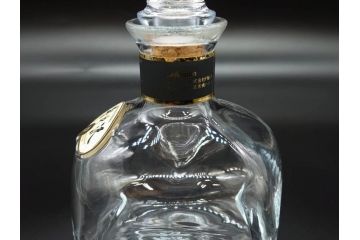 軽井沢　KARUIZAWA　貯蔵17年　モルトウイスキー(MALT WHISKY)　空瓶　高級感漂うデキャンタ(空ボトル、空き瓶、デカンタ、ガラス、硝子、酒器、飾りボトル、ディスプレイ、外箱付き)(R-079818)
