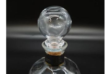 軽井沢　KARUIZAWA　貯蔵17年　モルトウイスキー(MALT WHISKY)　空瓶　高級感漂うデキャンタ(空ボトル、空き瓶、デカンタ、ガラス、硝子、酒器、飾りボトル、ディスプレイ、外箱付き)(R-079818)