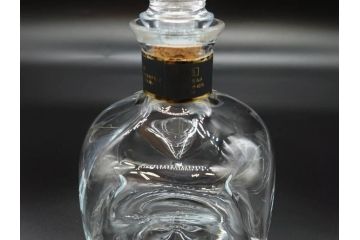 軽井沢　KARUIZAWA　貯蔵17年　モルトウイスキー(MALT WHISKY)　空瓶　高級感漂うデキャンタ(空ボトル、空き瓶、デカンタ、ガラス、硝子、酒器、飾りボトル、ディスプレイ、外箱付き)(R-079818)
