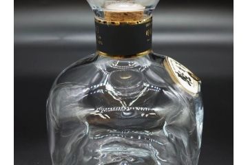 軽井沢　KARUIZAWA　貯蔵17年　モルトウイスキー(MALT WHISKY)　空瓶　高級感漂うデキャンタ(空ボトル、空き瓶、デカンタ、ガラス、硝子、酒器、飾りボトル、ディスプレイ、外箱付き)(R-079818)