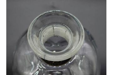 軽井沢　KARUIZAWA　貯蔵17年　モルトウイスキー(MALT WHISKY)　空瓶　高級感漂うデキャンタ(空ボトル、空き瓶、デカンタ、ガラス、硝子、酒器、飾りボトル、ディスプレイ、外箱付き)(R-079818)