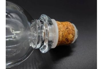 軽井沢　KARUIZAWA　貯蔵17年　モルトウイスキー(MALT WHISKY)　空瓶　高級感漂うデキャンタ(空ボトル、空き瓶、デカンタ、ガラス、硝子、酒器、飾りボトル、ディスプレイ、外箱付き)(R-079818)