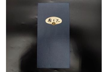 軽井沢　KARUIZAWA　貯蔵17年　モルトウイスキー(MALT WHISKY)　空瓶　高級感漂うデキャンタ(空ボトル、空き瓶、デカンタ、ガラス、硝子、酒器、飾りボトル、ディスプレイ、外箱付き)(R-079818)