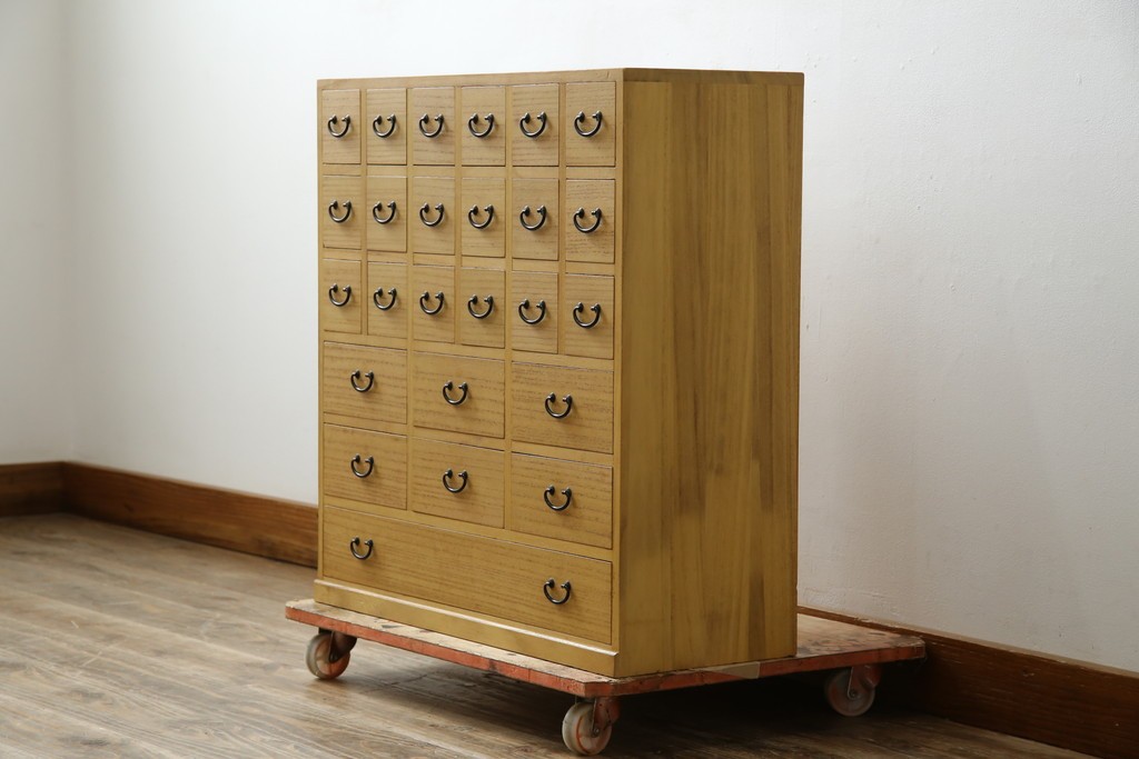 和製ビンテージ　桐(キリ)材　小物整理に大活躍!引き出し25杯の薬箪笥(R-079822)