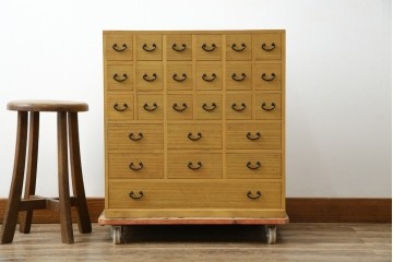 和製ビンテージ　桐(キリ)材　小物整理に大活躍!引き出し25杯の薬箪笥(R-079822)