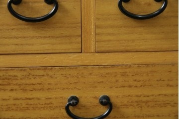 和製ビンテージ　桐(キリ)材　小物整理に大活躍!引き出し25杯の薬箪笥(R-079822)