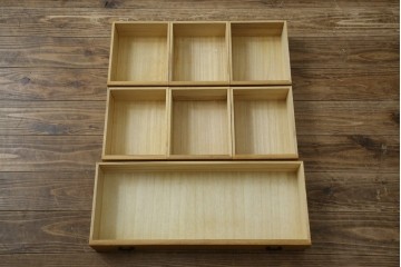 和製ビンテージ　桐(キリ)材　小物整理に大活躍!引き出し25杯の薬箪笥(R-079822)